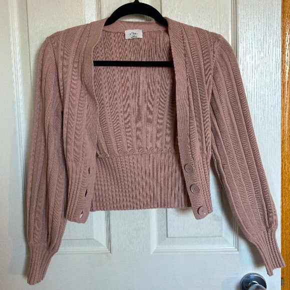 Aritzia Wilfred Plunge Front Cardigan in Palazzo Pink - Picture 4 of 7